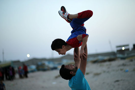 الطفل العنكبوت يظهر فى غزة (5)
