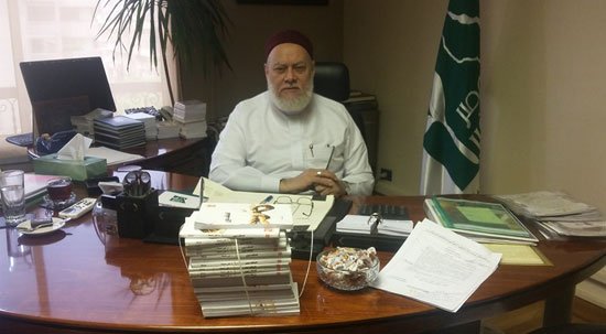 توقيع عقد كتاب تحت عنوان عقيدة أهل السنة والجماعة لاحمد جمعة (1)