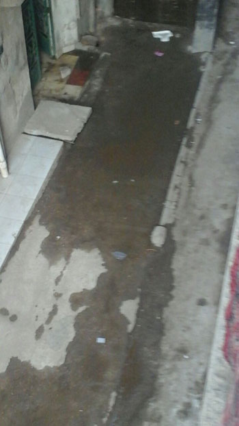 مياه الصرف الصحى تغرق شوارع حى المحطة فى الدقهلية  (3)