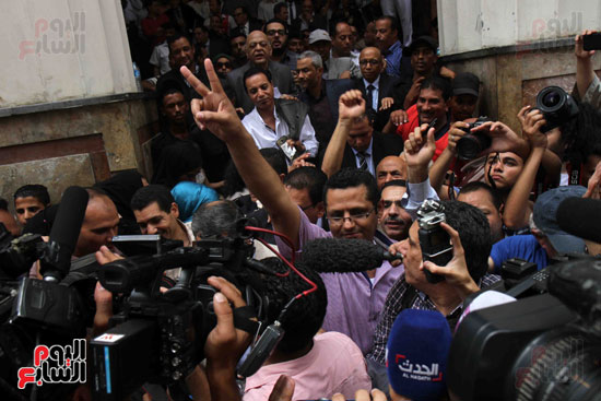 محاكمة نقيب الصحفيين وعضوى المجلس يحيى قلاش وخالد البلشى ةجمال عبد الرحيم (14)