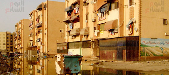 مياه الصرف تغرق منطقة الإسراء بحى الضواحى ببورسعيد (5)