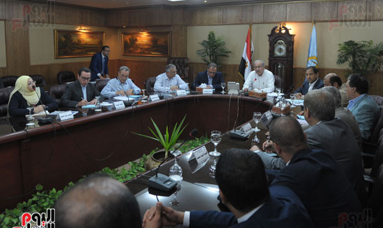 اجتماع رئيس الوزراء بنواب الغربية (4)