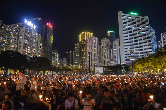 المتظاهرين يتجمعون فى هونج كونج (21)