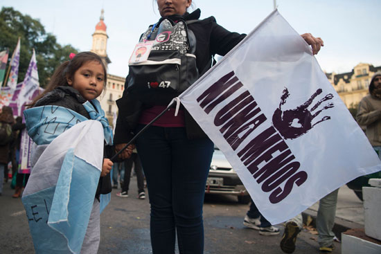 مظاهرات حاشدة فى الأرجنتين احتجاجا على جرائم العنف ضد النساء (10)