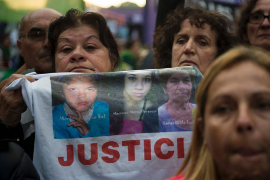 مظاهرات حاشدة فى الأرجنتين احتجاجا على جرائم العنف ضد النساء (12)