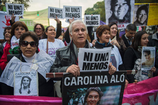 مظاهرات حاشدة فى الأرجنتين احتجاجا على جرائم العنف ضد النساء (6)
