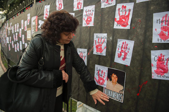 مظاهرات حاشدة فى الأرجنتين احتجاجا على جرائم العنف ضد النساء (8)