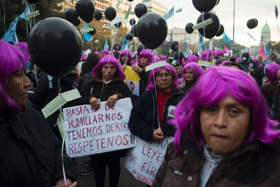 مظاهرات حاشدة فى الأرجنتين احتجاجا على جرائم العنف ضد النساء (9)