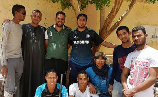 شباب الأقصر يدشنون مبادرة لتنظيف مستشفى إسنا المركزى قبل رمضان (1)