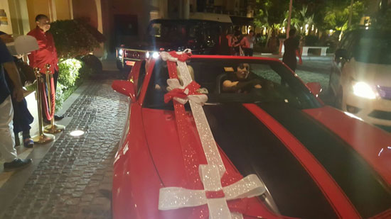 مصرى يهدى خطيبته الأردنية سيارة فارهة فى عيد ميلادها بدبى  (2)
