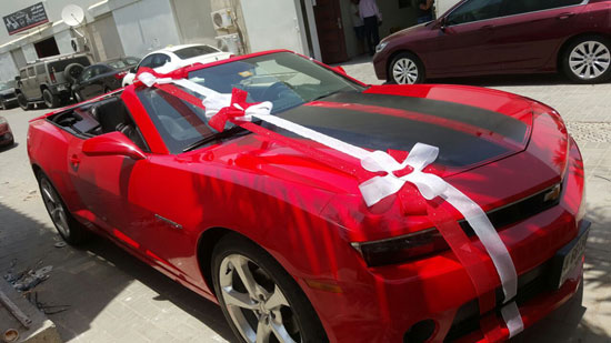 مصرى يهدى خطيبته الأردنية سيارة فارهة فى عيد ميلادها بدبى  (3)