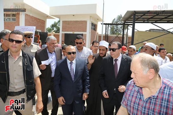 هشام عبد الباسط محافظ المنوفية يفتتح مشروع محطة صرف صحى (4)