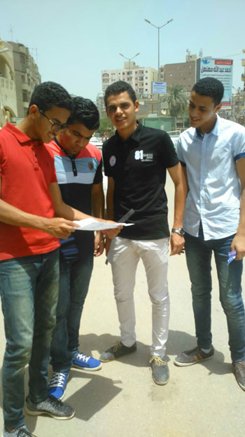 سعادة الطلاب بأمتحان اللغة العربية (4)