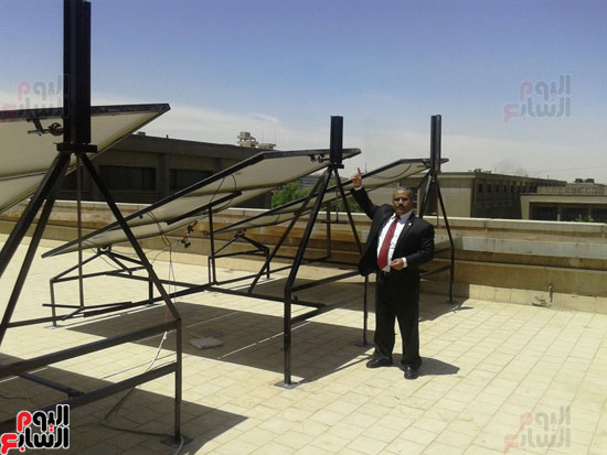 جامعة أسيوط تطبق الخلايا الشمسية المتحركة على أقسام كلية العلوم  (4)