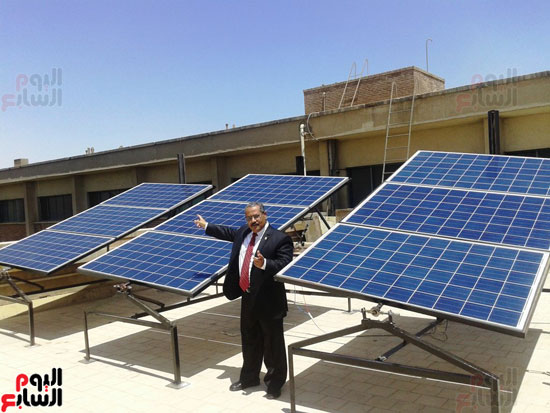 جامعة أسيوط تطبق الخلايا الشمسية المتحركة على أقسام كلية العلوم  (7)