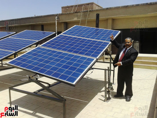 جامعة أسيوط تطبق الخلايا الشمسية المتحركة على أقسام كلية العلوم  (9)