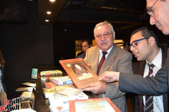قنصل روسيا بالإسكندرية يزور متحف المخطوطات (4)