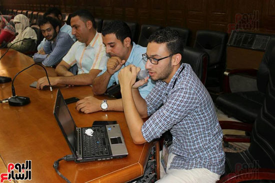 محافظ شمال سيناء يلتقى فريق التطوع بحملة بناء مستشفى الأورام (3)
