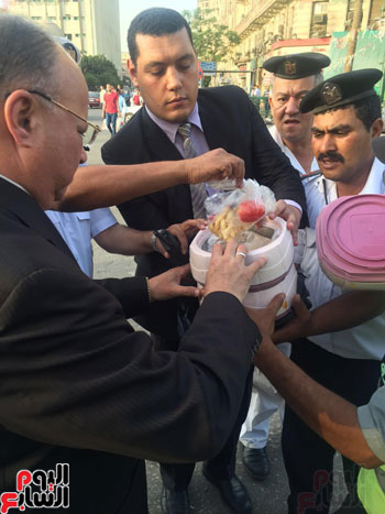 مدير أمن القاهرة يتفقد الخدمات الأمنية ويتناول الإفطار مع المجندين (1)