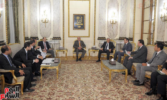 رئيس الوزراء يعقد لقاءً لبحث مقترحات النهوض بالقطن المصرى وصناعة الغزل (5)
