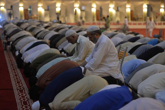 آلاف-المسلمين-يعمرون-مساجد-الله-فى-رمضان- (10)