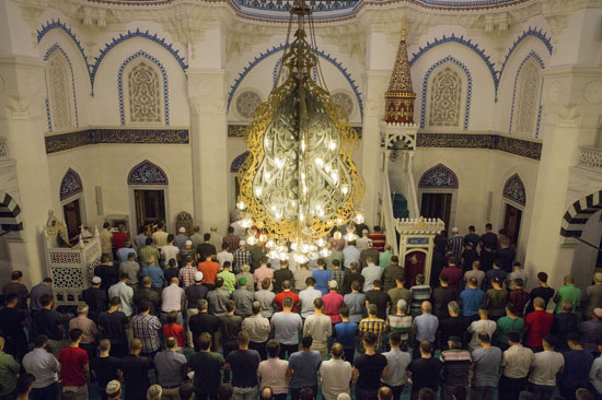 المسلمون في ألمانيا يؤدون أول صلاة تراويح عشية شهر رمضان -اليوم السابع -6 -2016