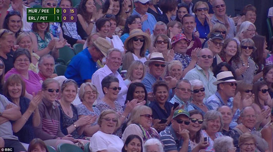 الجماهير تتفاعل مع الموقف الطريف لبيكهام -اليوم السابع -7 -2015 الجماهير تتفاعل مع الموقف الطريف لبيكهام -اليوم السابع -7 -2015