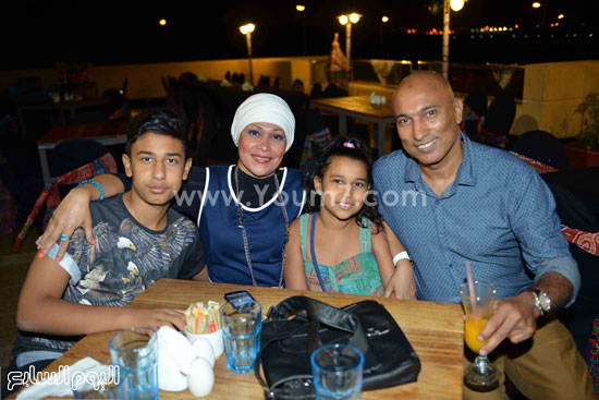 حسام خليل وعائلته -اليوم السابع -7 -2015