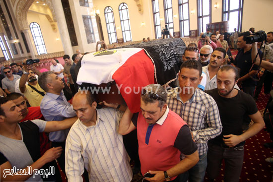 	خروج جثمان عمر الشريف من المسجد -اليوم السابع -7 -2015