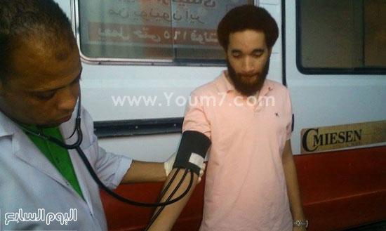  شاب يتبرع بالدم خلال الحملة -اليوم السابع -7 -2015