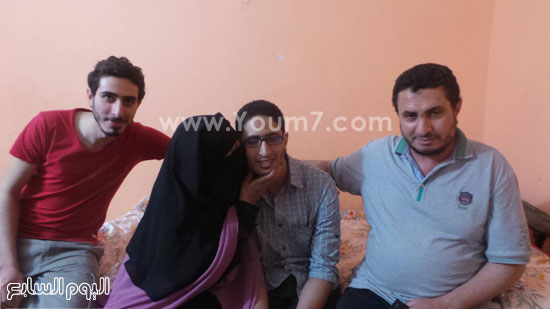 محمود ووالدته ووالده -اليوم السابع -7 -2015