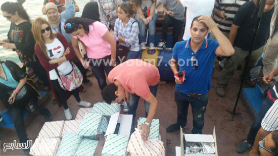 إيهاب جلال يشرف على توزيع وجبات الإفطار -اليوم السابع -7 -2015 إيهاب جلال يشرف على توزيع وجبات الإفطار -اليوم السابع -7 -2015