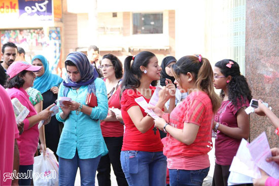 تفاعل النساء مع الفتيات فى الشارع -اليوم السابع -7 -2015