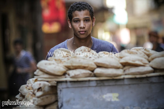 عربات الخبز تملئ الشوارع -اليوم السابع -7 -2015