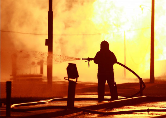إطفاء حريق ناتج عن انفجار فى موسكو عام 2009 -اليوم السابع -7 -2015
