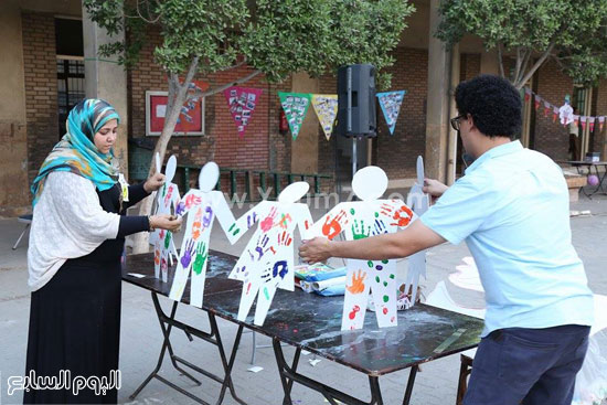 	الأطفال شاركوا فى تصميم أعمال فنية على هامش الحفل -اليوم السابع -7 -2015