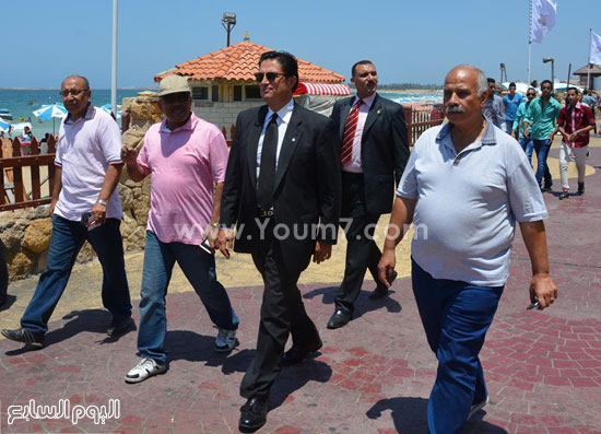 المسيرى يتفقد شاطئ المعمورة  -اليوم السابع -7 -2015