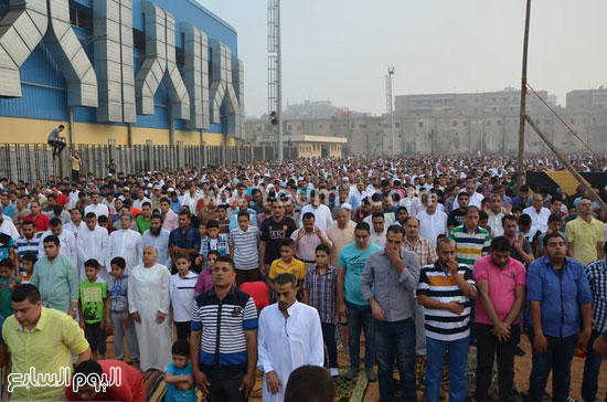 الآلاف يؤدون صلاة العيد -اليوم السابع -7 -2015