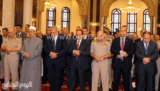 الرئيس خلال أداء صلاة عيد الفطر -اليوم السابع -7 -2015