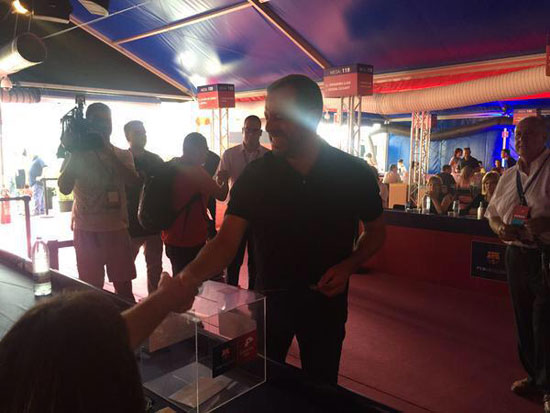 روسيل الرئيس السابق للبارسا يدلى بصوته فى الانتخابات -اليوم السابع -7 -2015