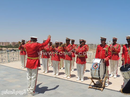 قيادات وضباط القوات المسلحة فى استقبال المحافظ ومدير الأمن -اليوم السابع -7 -2015