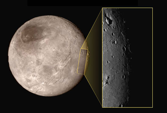 أول صورة عن قرب لسطح قمر 