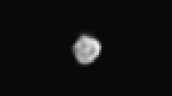 أول صورة قريبة للقمر Nix -اليوم السابع -7 -2015