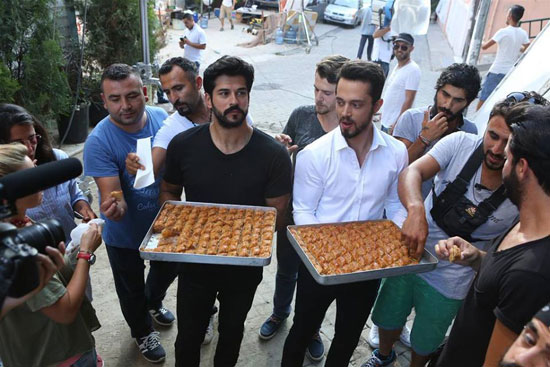	بوراك أوزجيفيت يحتفل بالعيد على طريقته الخاصة  -اليوم السابع -7 -2015