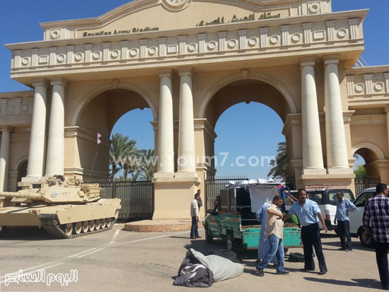 جانب من تأمين القوات المسلحة أمام إستاد برج العرب -اليوم السابع -7 -2015