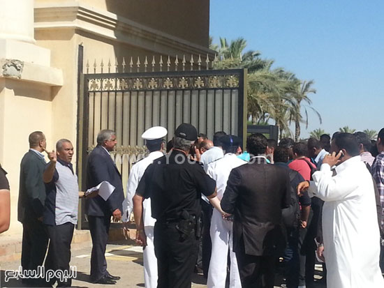 	قوات التأمين أمام الباب الرئيسى لإستاد برج العرب -اليوم السابع -7 -2015