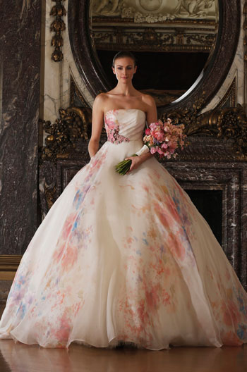 فستان زفاف بقماش يبدو وكأنه لوحة فنية بالألوان المائية -اليوم السابع -7 -2015