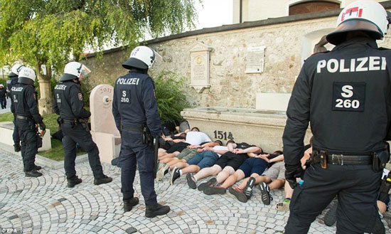  الشرطة النمساوية اعتقلت 25 مشجعاً -اليوم السابع -7 -2015