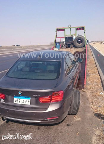 ونش يرفع السيارة بعد الحادثة  -اليوم السابع -7 -2015