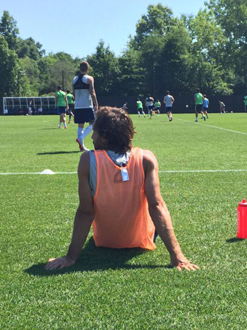 بيرلو يشاهد تدريبات الفريق -اليوم السابع -7 -2015 بيرلو يشاهد تدريبات الفريق -اليوم السابع -7 -2015